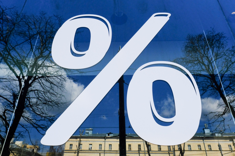 ЦБ: Максимальная ставка по рублевым вкладам снизилась в январе до 15,1%