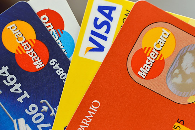 Как карты Visa и Mastercard будут выводить из оборота