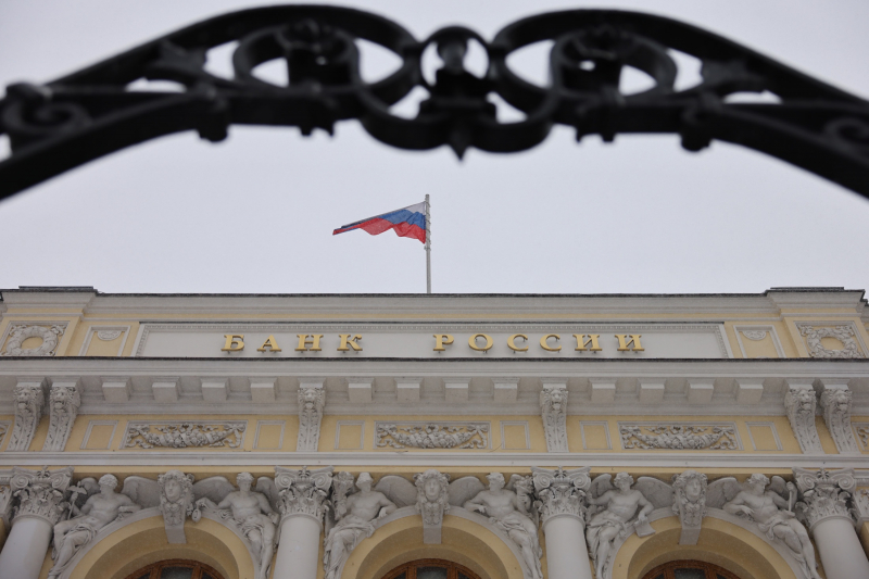 Песков: Западные санкции не мешают развиваться российским банкам